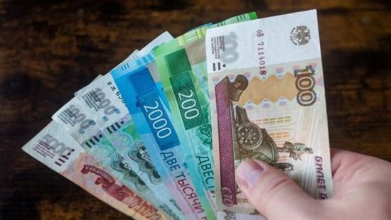 روسيا: إلزام المصدرين بتحويل 60% من إيراداتهم الأجنبية للروبل