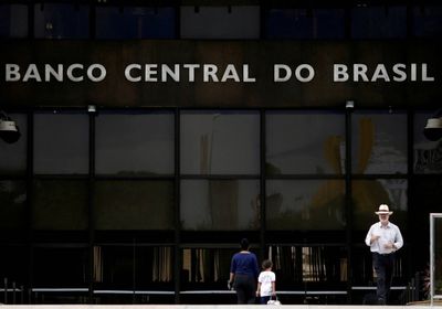 المركزي البرازيلي يبقي على سعر الفائدة عند 10.5%