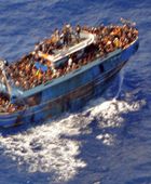 اعتقال المتهمين بقضية "قارب الموت" قبالة السواحل الإيطالية