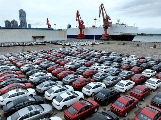 الصين تطالب أوروبا بإلغاء الجمارك على السيارات الكهربائية