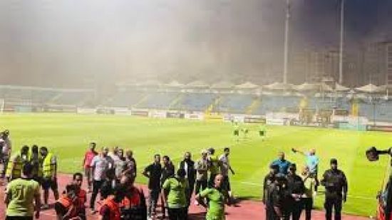 إيقاف مباراة سموحة وبيراميدز بسبب حريق بملعب الإسكندرية