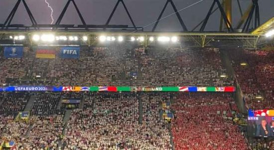 البرق يوقف مباراة ألمانيا والدنمارك