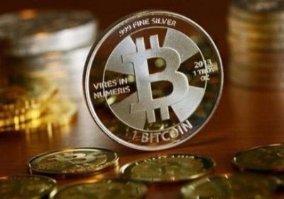 بيتكوين ترتفع وأسعار العملات المشفرة تتراجع