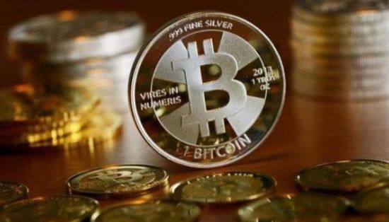 بيتكوين ترتفع وأسعار العملات المشفرة تتراجع