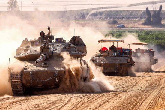 دبابات إسرائيلية تتوغل بمناطق في شمال وجنوب غزة
