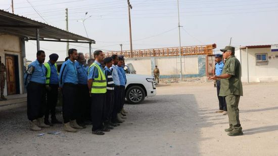 مدير أمن ساحل حضرموت يوجه بضبط المخالفين لقواعد السير