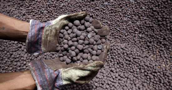 أسعار خام الحديد ترتفع لأعلى مستوى في شهر بدعم صيني