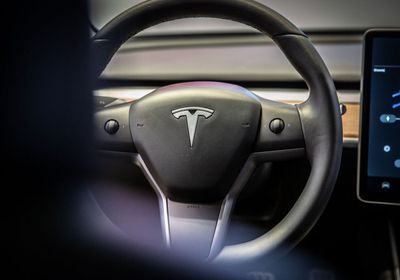 سهم تسلا يُسجل 7 جلسات متتالية من المكاسب