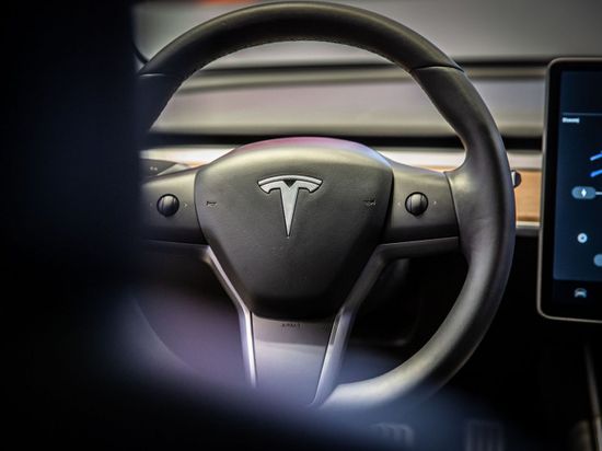 سهم تسلا يُسجل 7 جلسات متتالية من المكاسب