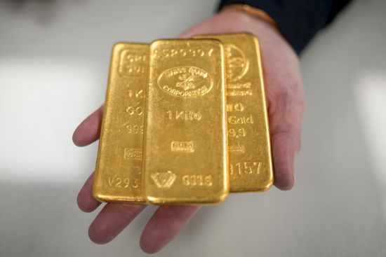 الذهب يتخطى حاجز 2400 دولار مع تراجع التضخم بأمريكا