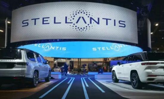 ستيلانتيس تستدعي 332 ألف سيارة في أمريكا لعطل بأحزمة الأمان
