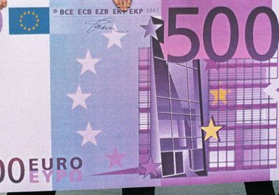 اليورو مهدد بالتراجع إلى مستوى التعادل مع الدولار