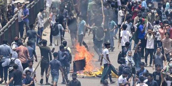 زعيم الحركة الطلابية في بنغلادش يدعو إلى تعليق الاحتجاجات