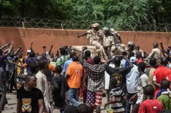 مقتل 15 جنديا في النيجر قرب الحدود مع بوركينا فاسو