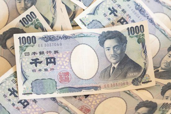 الين الياباني يسجل مكاسب جديدة أمام الدولار