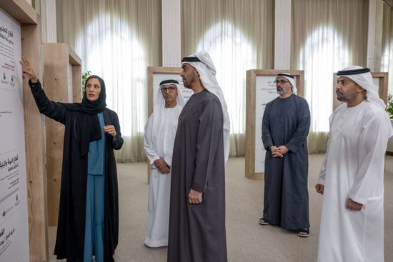 رئيس الإمارات يكرم المساهمين في دعم برامج ومبادرات هيئة المساهمات المجتمعية