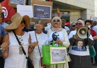تظاهرة لعائلات معارضين مسجونين في تونس