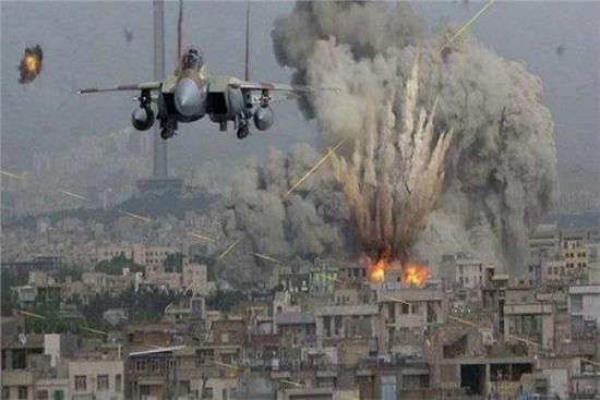 طائرات الاحتلال تقصف منزلًا وسط غزة