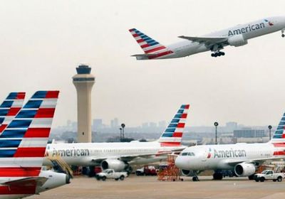 أمريكان إيرلاينز تحذر المستثمرين: انخفاض متوقع في الإيرادات