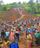 رئيس الوزراء الإثيوبي يتفقد مكان الانهيار الأرضي