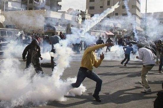 مواجهات عنيفة بين الفلسطينيين وقوات الاحتلال