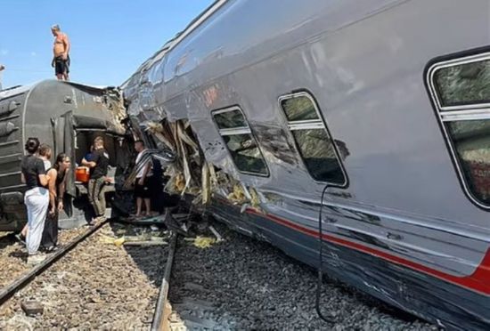 إصابات في تصادم قطار مع شاحنة في روسيا