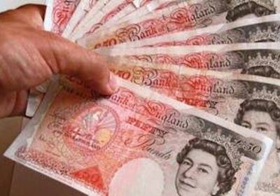 الإسترليني يتراجع مقابل الدولار واليورو