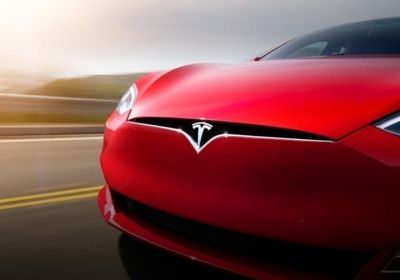 تسلا تستدعي 1.8 مليون سيارة بسبب خلل برمجي