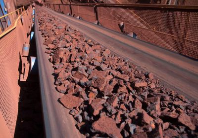 أستراليا تحذر من عجز مالي بسبب تراجع أسعار الحديد