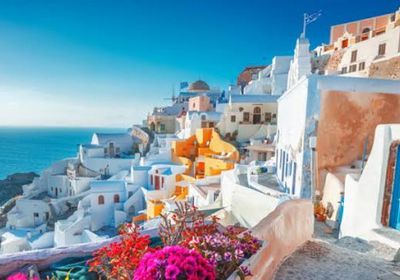 اليونان تفرض رسومًا إضافية على السياح