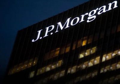 جيه بي مورغان يدعو الفيدرالي لخفض أكبر بأسعار الفائدة