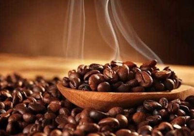 سوق البن يشهد تحولات متباينة: فائض مع ارتفاع الأسعار