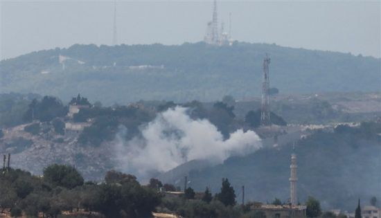 بعشرات الصواريخ.. حزب الله يستهدف قاعدة عسكرية إسرائيلية