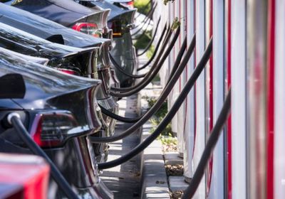 سيمنز تفصل أعمال شحن المركبات الكهربائية لتعزيز النمو