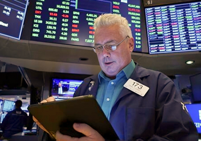 شركات أمريكية تتدافع للاقتراض بعد تخفيض الفائدة