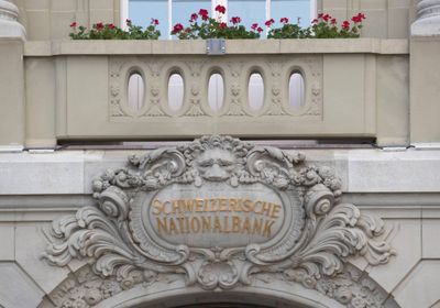 البنك المركزي السويسري يخفض الفائدة إلى 1%