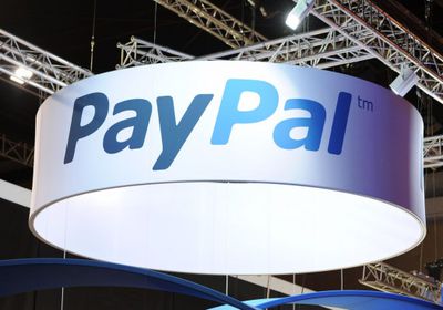 باي بال توسع خدماتها للتجار وتسمح بالعملات المشفرة