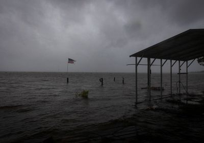 "هيلين" تعطل 24% من إنتاج النفط بخليج المكسيك