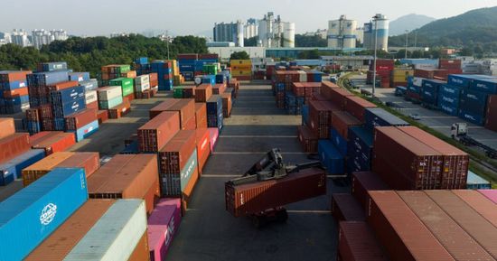 الولايات المتحدة: تراجع العجز في الميزان التجاري إلى 8.3%