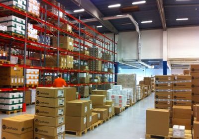 ارتفاع مخزونات الجملة الأمريكية مع تباطؤ نمو التجزئة