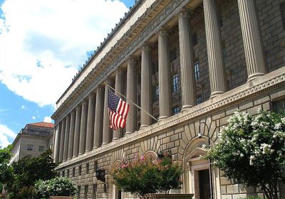 القواعد الأمريكية لحظر التكنولوجيا الصينية تضرب صناعة السيارات