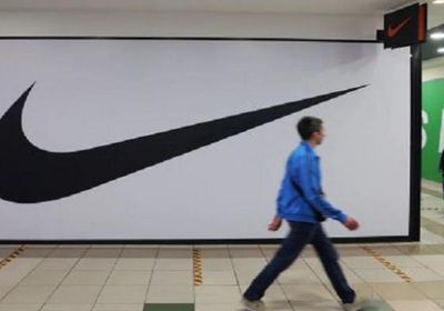 نايكي تواجه تحديات وتسجل انخفاضًا في الأرباح والإيرادات