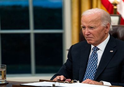 &rlm;بايدن يحث إسرائيل بالبحث عن بدائل لاستهداف المنشآت النفطية الإيرانية