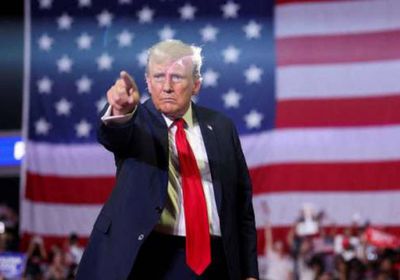 ترامب يطالب إسرائيل بضرب المنشآت النووية الإيرانية