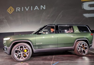 سهم ريفيان يهوي بعد تراجع التسليمات وتخفيض الإنتاج