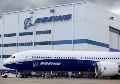 بوينغ تستأنف المفاوضات مع العمال لإنهاء الإضراب