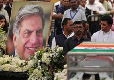 رحيل عملاق الصناعة الهندية راتان تاتا عن 86 عامًا