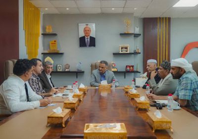 محافظ عدن يبحث جهود معالجة مشكلات القطاع الخاص