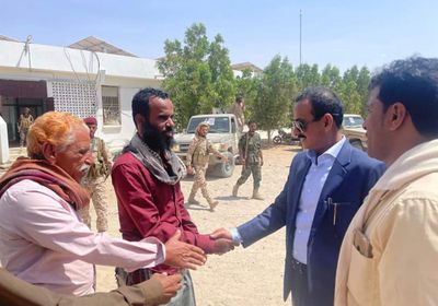 بن الوزير يتفقد مستشفيات رضوم ومدارسها ويلتقي المواطنين