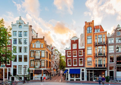 هولندا تعتزم خفض حصتها في مصرف "إيه بي إن أمرو"